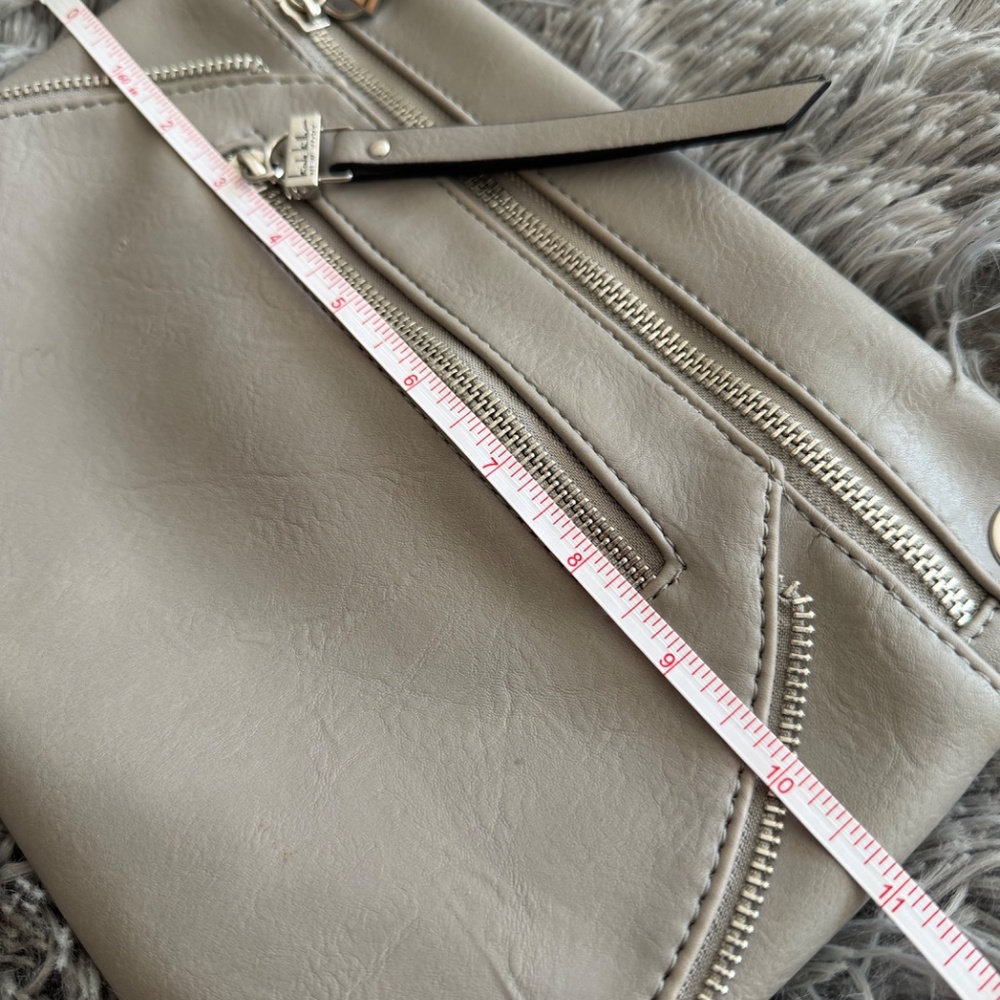 Nicole Miller grey faux leather crossbody bag - Picture 7 of 8